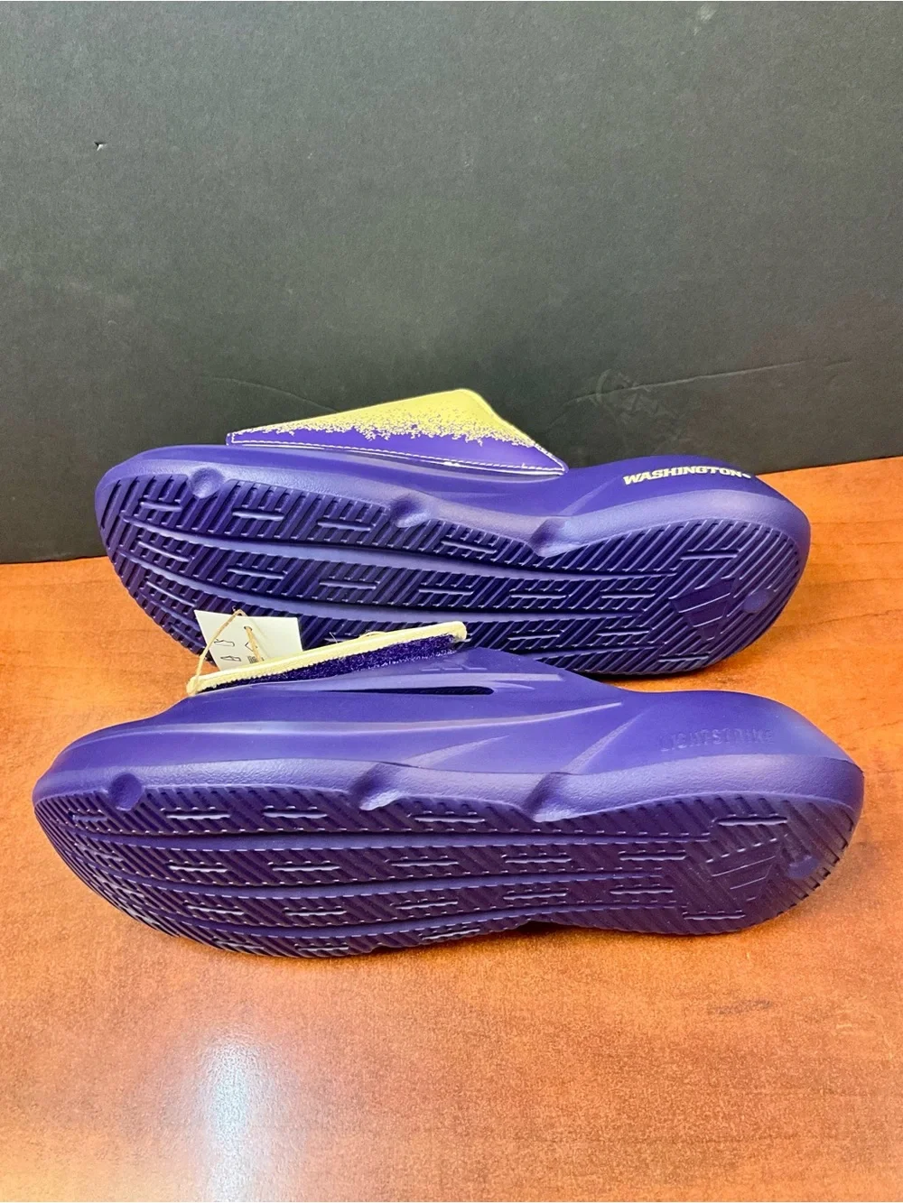 Unisex Adidas Lightblaze Slide Washington Huskies (SKU IH7123) women’s size 7